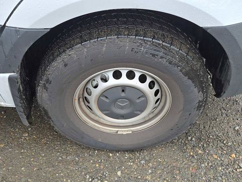 Used 2025 Mercedes-Benz Sprinter 2500 image 9