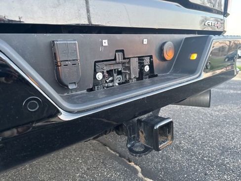 Used 2024 GMC Sierra 2500 AT4 image 24