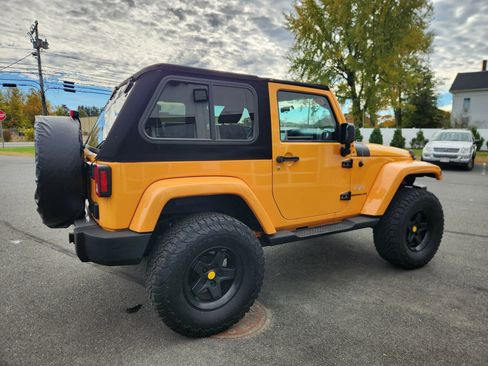 Used 2012 Jeep Wrangler Sahara AWD/4WD image 16