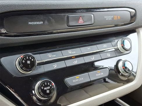 Used 2019 Kia Sedona EX image 16