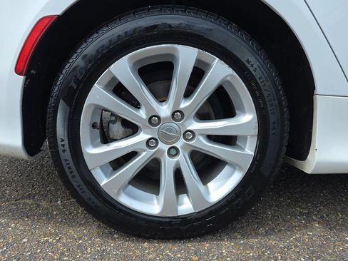 Used 2016 Chrysler 200 Limited FWD image 12