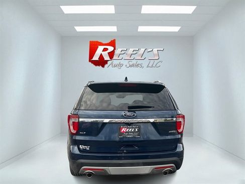 Used 2017 Ford Explorer XLT w/ Equipment Group 202A image 9