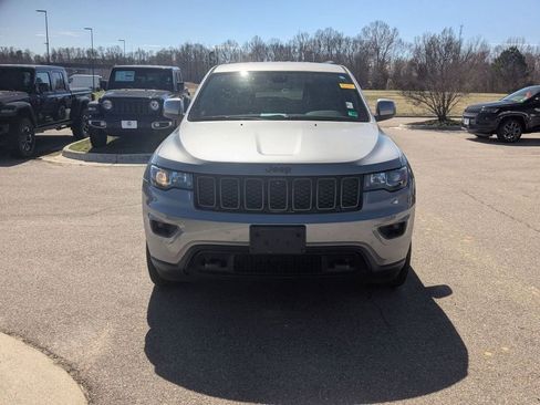 Used 2016 Jeep Grand Cherokee Laredo 75th Anniversary image 8