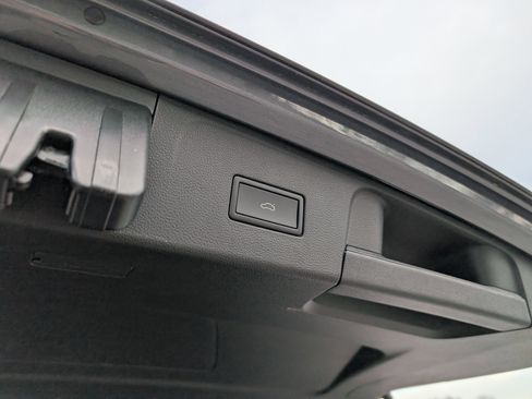 Used 2024 Volkswagen Atlas SE w/ Black Wheel Package image 21