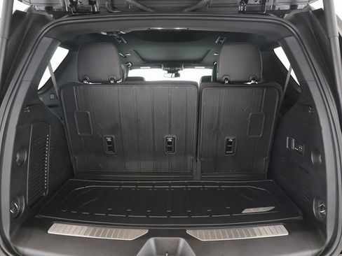 Used 2025 GMC Yukon Denali image 32