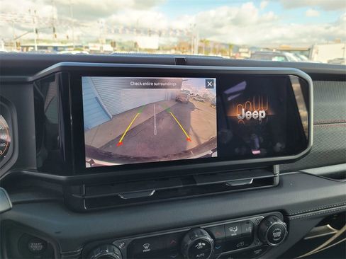 Used 2024 Jeep Wrangler Unlimited Rubicon image 17