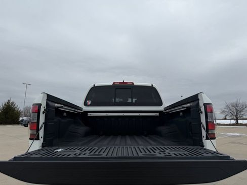 Used 2022 Nissan Frontier SV image 9