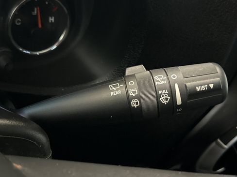 Used 2017 Jeep Wrangler Unlimited Sahara w/ Connectivity Group AWD/4WD image 32