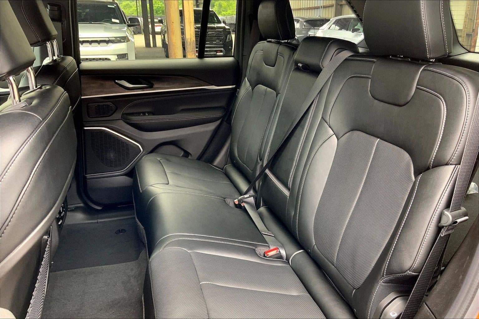 New 2026 Jeep Grand Cherokee Limited AWD/4WD image 14