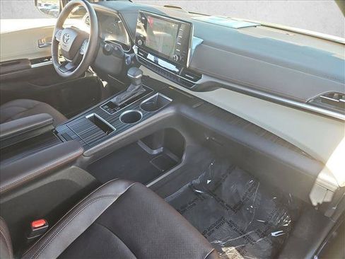 Used 2023 Toyota Sienna Platinum FWD image 30