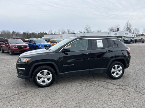 Used 2019 Jeep Compass Latitude w/ Cold Weather Group AWD/4WD image 7