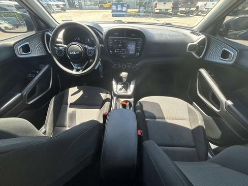Used 2022 Kia Soul LX FWD image 13