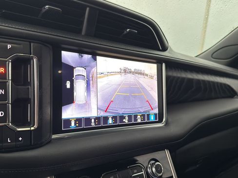 Used 2021 GMC Yukon Denali w/ Denali Premium Package image 25