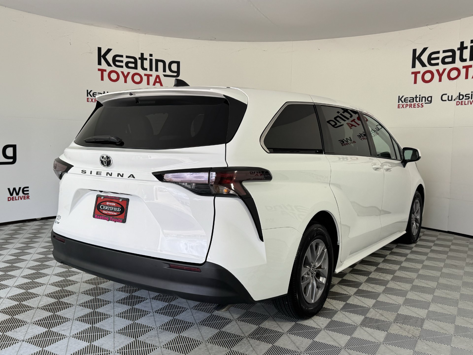 Certified 2026 Toyota Sienna LE FWD image 6