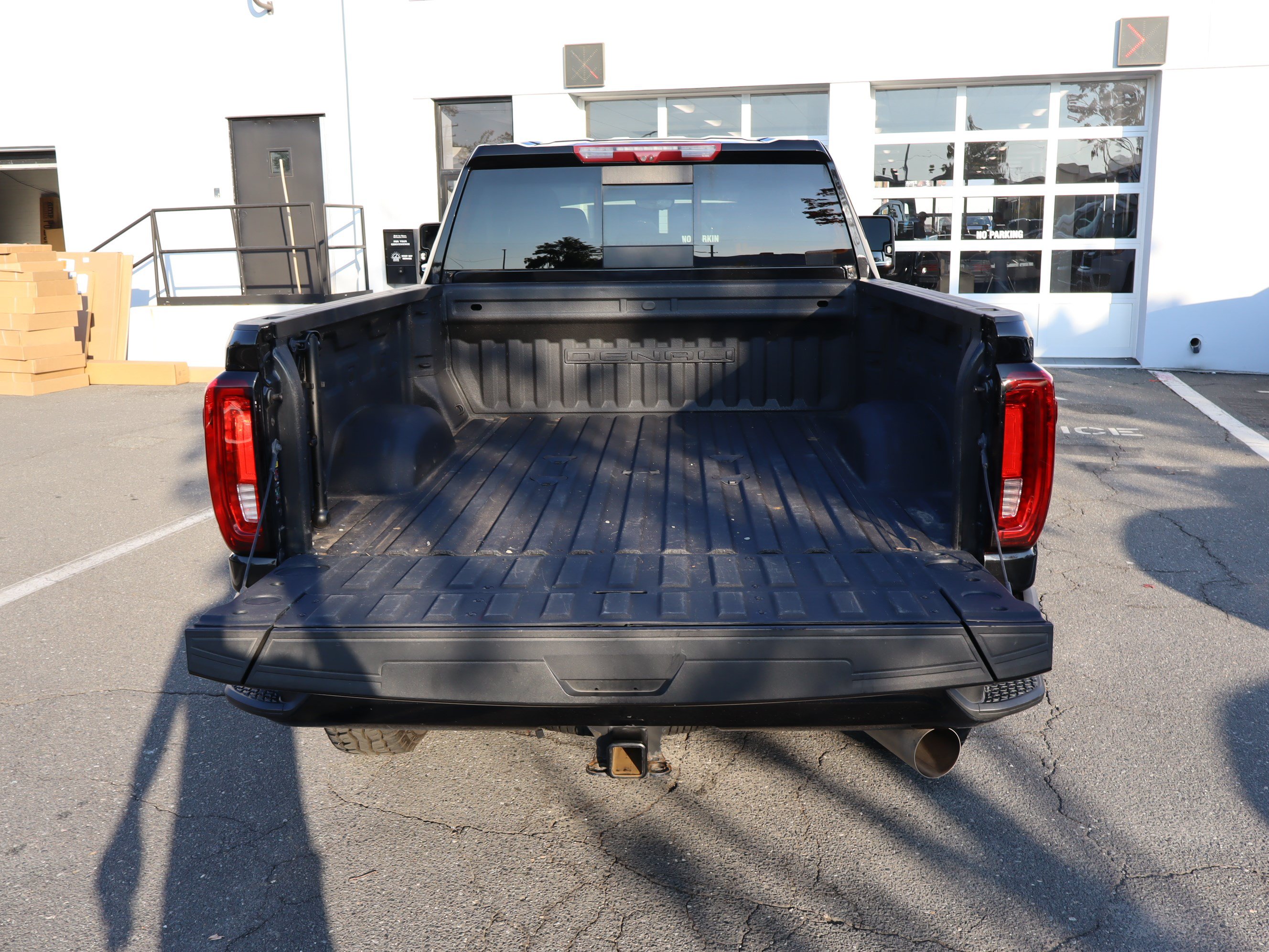 Used 2023 GMC Sierra 2500 Denali w/ Denali Black Diamond Edition AWD/4WD image 15
