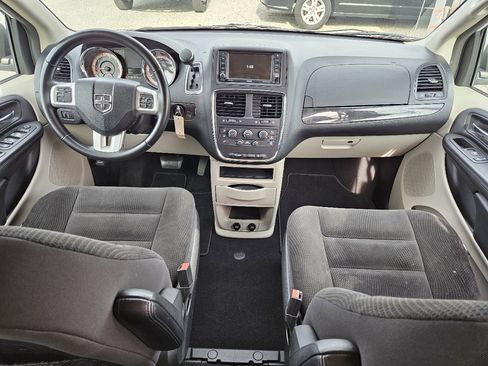 Used 2017 Dodge Grand Caravan SE w/ Power Window Group image 39