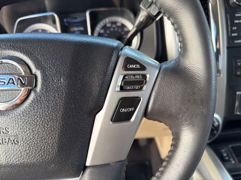 Used 2017 Nissan Titan SV AWD/4WD image 27