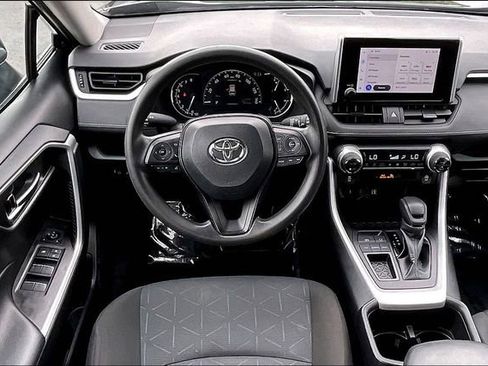 Used 2024 Toyota RAV4 XLE FWD image 5
