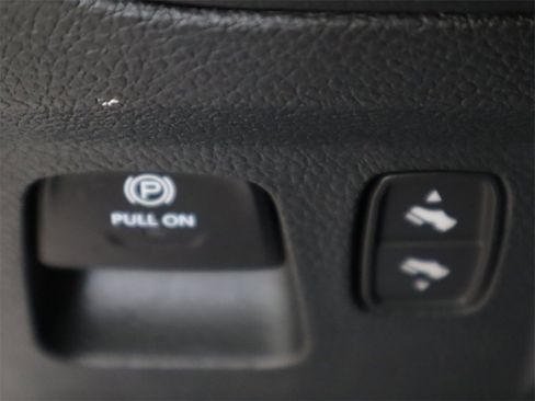 Used 2023 RAM 1500 Laramie image 13