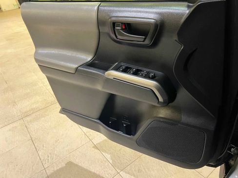 Used 2019 Toyota Tacoma SR5 image 17