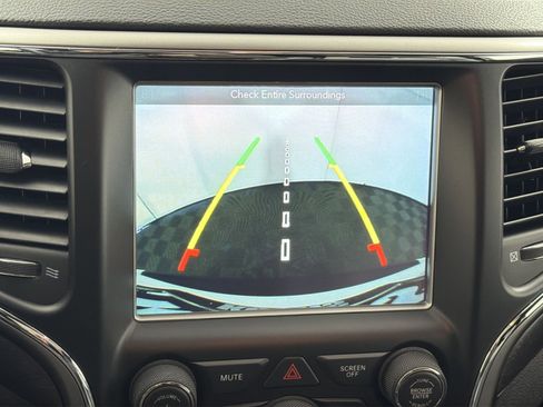 Used 2018 Jeep Grand Cherokee Altitude image 19