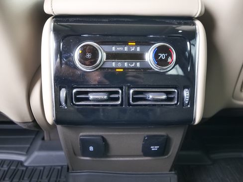 Used 2022 Lincoln Aviator AWD w/ Premium Package image 16