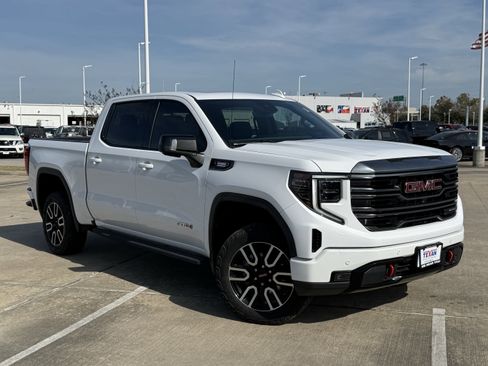 Used 2022 GMC Sierra 1500 AT4 w/ AT4 Premium Package image 2