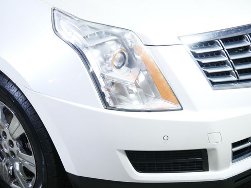 Used 2015 Cadillac SRX Luxury w/ Driver Awareness Package AWD/4WD image 16