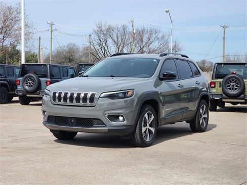 Used 2022 Jeep Cherokee Limited image 3