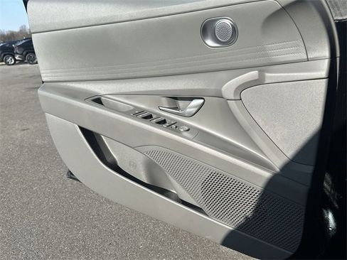 Certified 2023 Hyundai Elantra SEL image 28