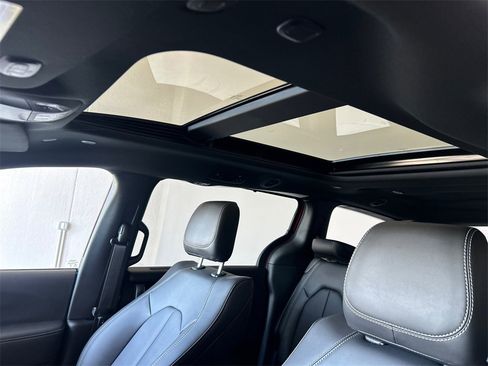 New 2025 Chrysler Pacifica Select image 27