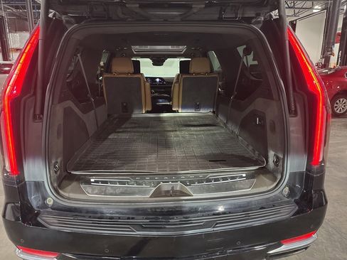 Used 2021 Cadillac Escalade ESV Premium Luxury image 24