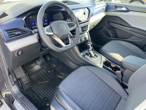 Certified 2022 Volkswagen Taos SE image 5