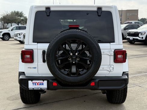 Used 2021 Jeep Wrangler Unlimited Sahara w/ Safety Group image 6