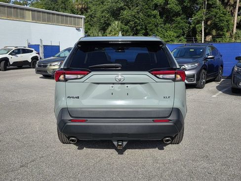 Used 2021 Toyota RAV4 XLE w/ Convenience Package FWD image 4