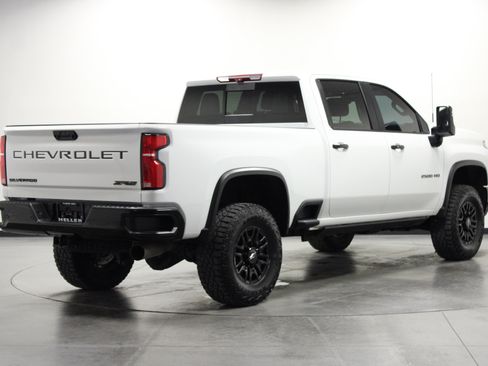 Used 2025 Chevrolet Silverado 2500 ZR2 w/ Technology Package AWD/4WD image 4