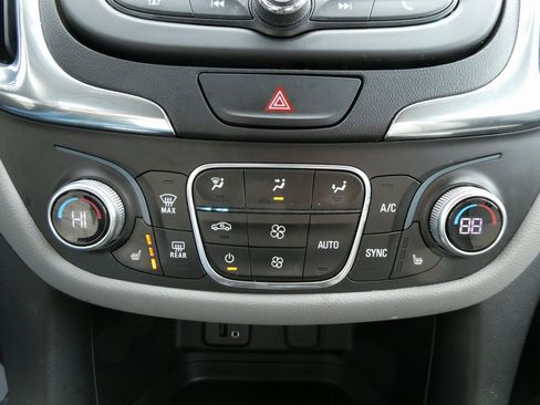 Used 2018 Chevrolet Equinox LT image 25