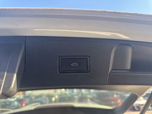 Used 2023 Volkswagen Atlas SEL Premium image 23