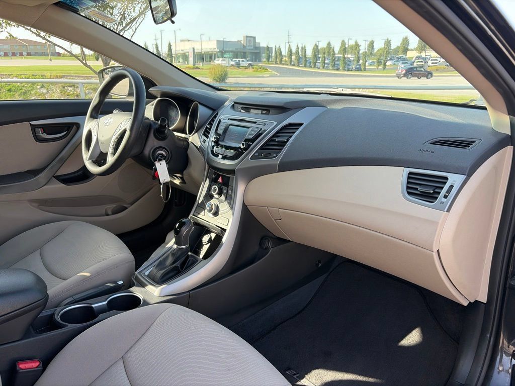 Used 2015 Hyundai Elantra SE w/ Option Group 02 FWD image 25