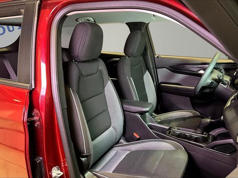 Used 2025 Chevrolet TrailBlazer LT AWD/4WD image 29