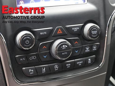 Used 2021 Jeep Grand Cherokee Laredo w/ Security & Convenience Group AWD/4WD image 20