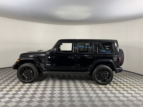 Used 2023 Jeep Wrangler Unlimited Sahara w/ Cold Weather Group AWD/4WD image 9