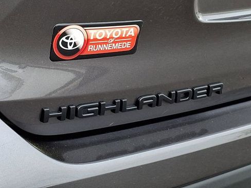 Used 2022 Toyota Highlander XLE image 30