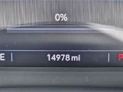 Used 2024 Cadillac XT6 Luxury w/ LPO, Floor Liner Package FWD image 7
