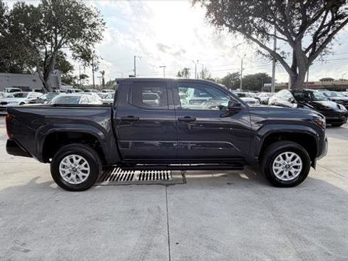 Used 2025 Toyota Tacoma SR image 7