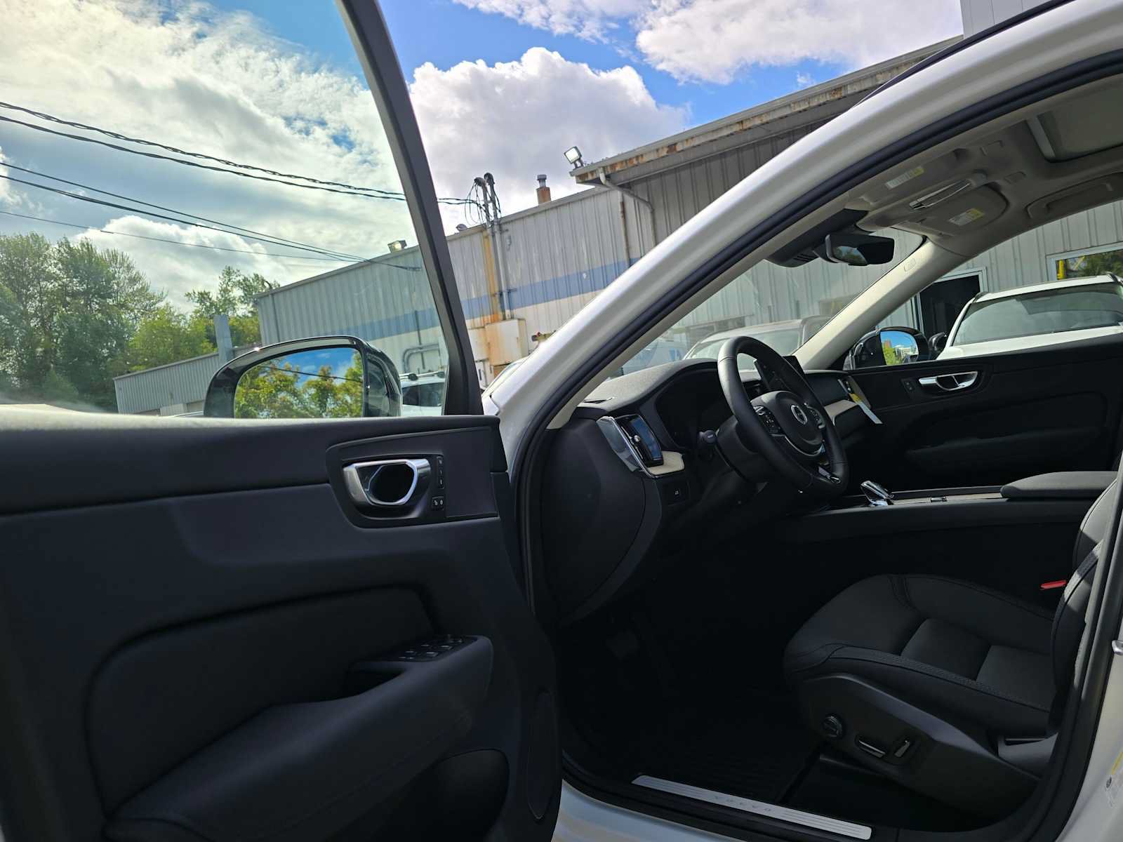 Used 2026 Volvo XC60 B5 Plus w/ Climate Package AWD/4WD image 20