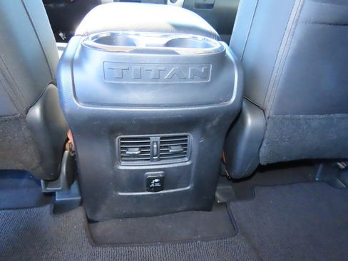 Used 2017 Nissan Titan SV image 21