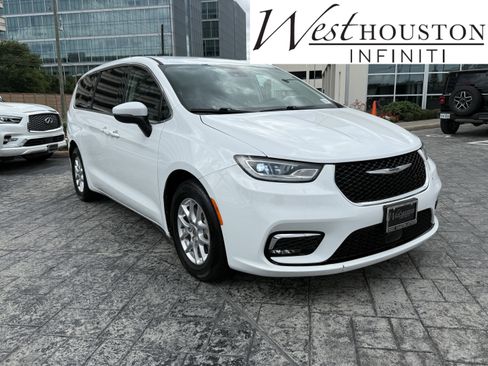 Used 2023 Chrysler Pacifica Touring-L FWD image 1