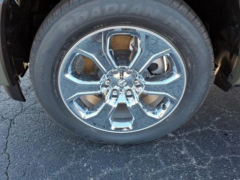 New 2026 RAM 1500 4x4 Crew Cab image 6