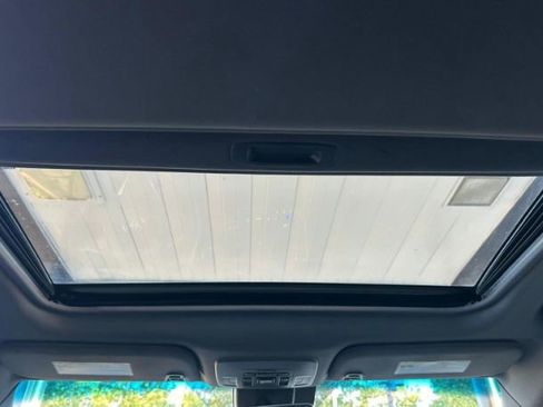 Used 2020 Toyota Avalon Limited image 10